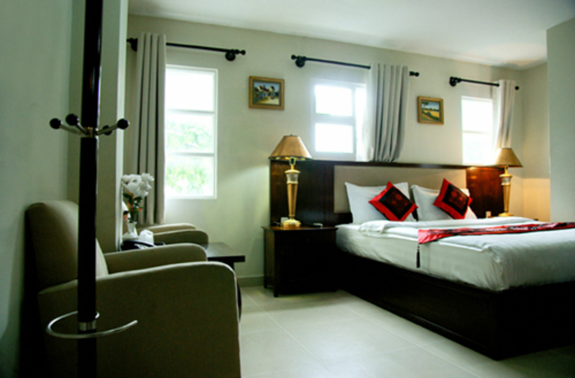Imperial Saigon 3*
